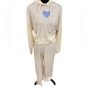 Wild Skye 2 pc Lounge hooded set. Beige. Size Medium. NWT